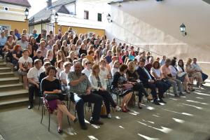 Vrt Ipavčeve hiše je bil zapolnjen do zadnjega kotička